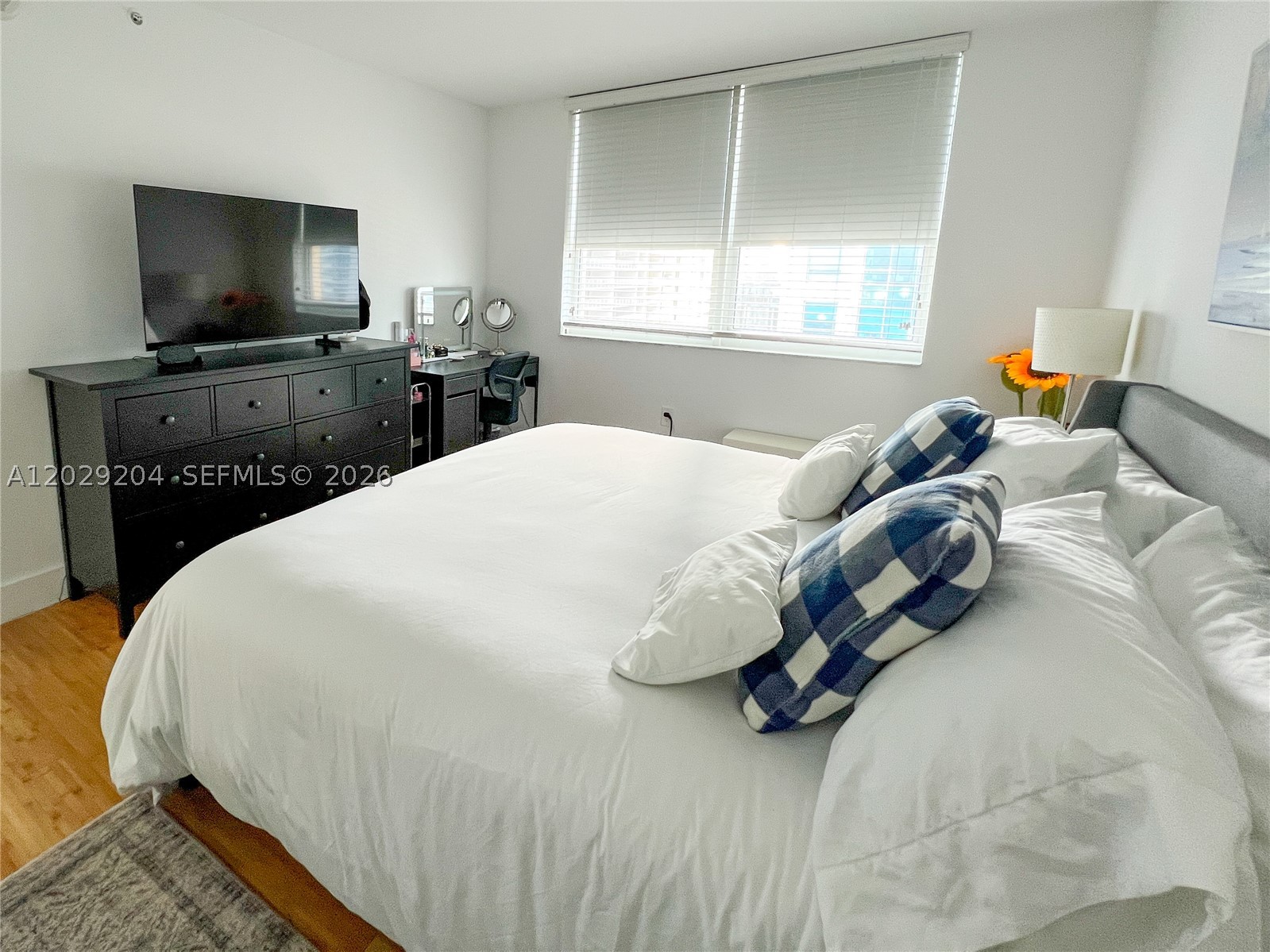 1155 Brickell Bay Dr #2701, Miami FL 33131
