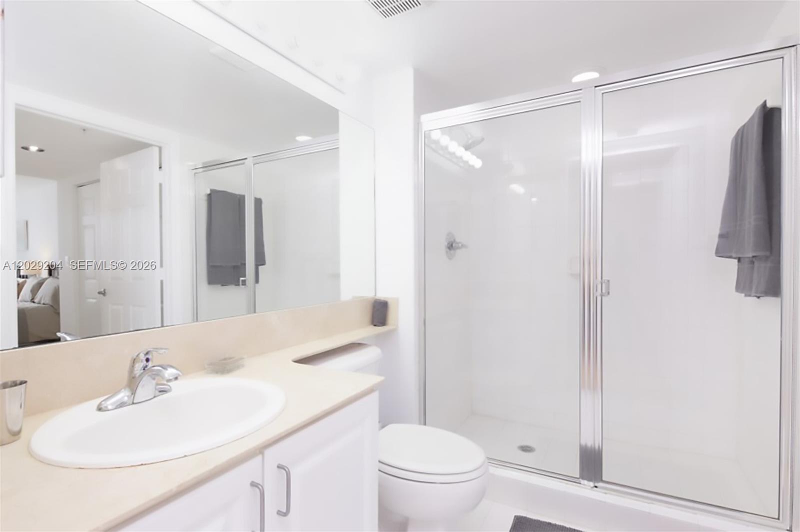 1155 Brickell Bay Dr #2701, Miami FL 33131