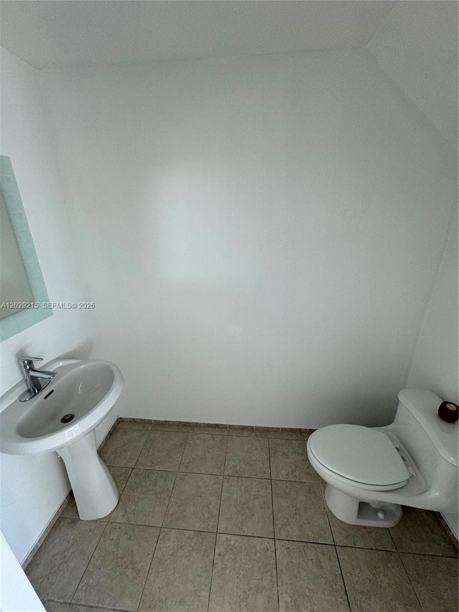 60 SW 13th St #2807, Miami FL 33130