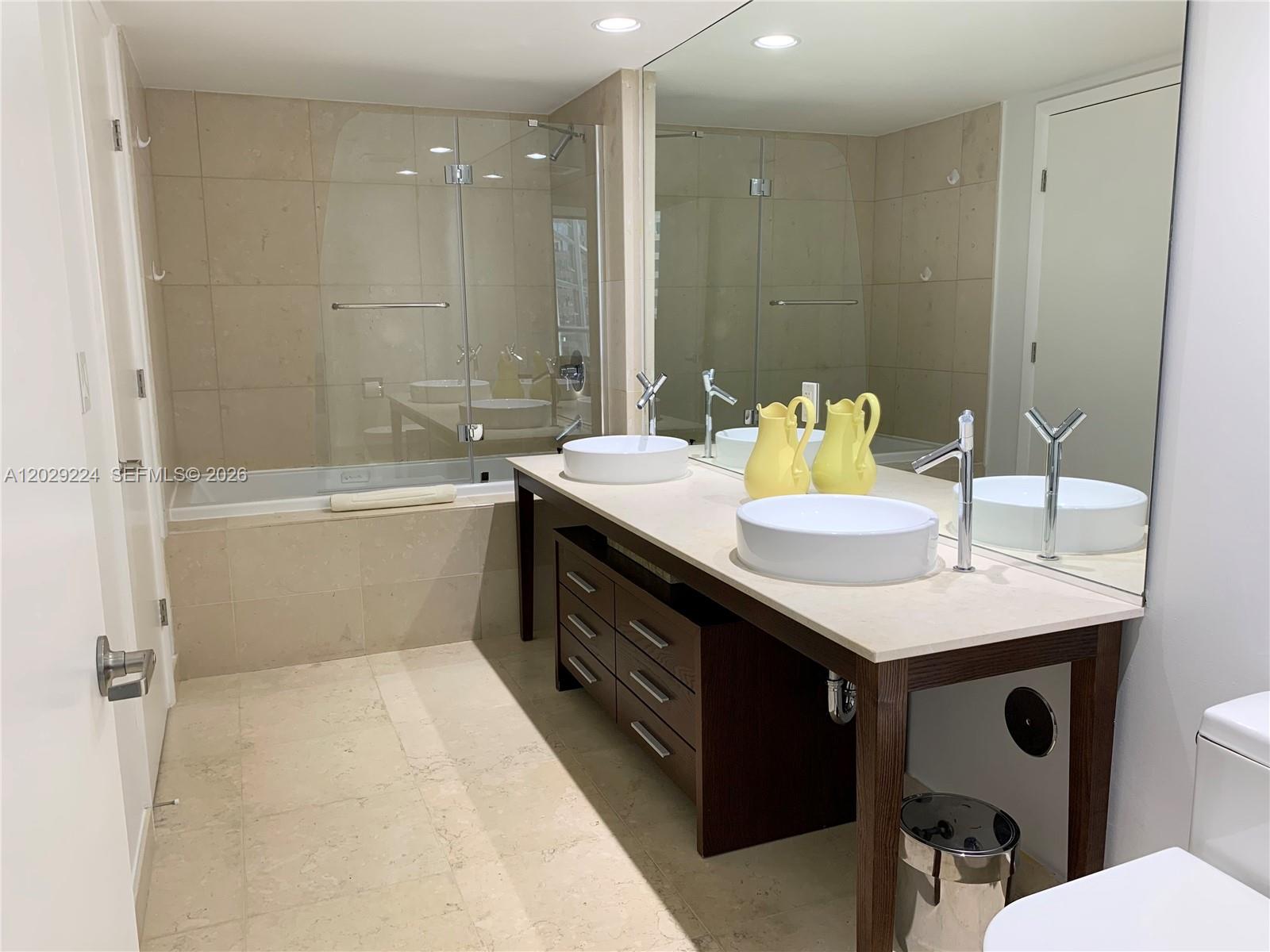 475 Brickell Ave #1611, Miami FL 33131