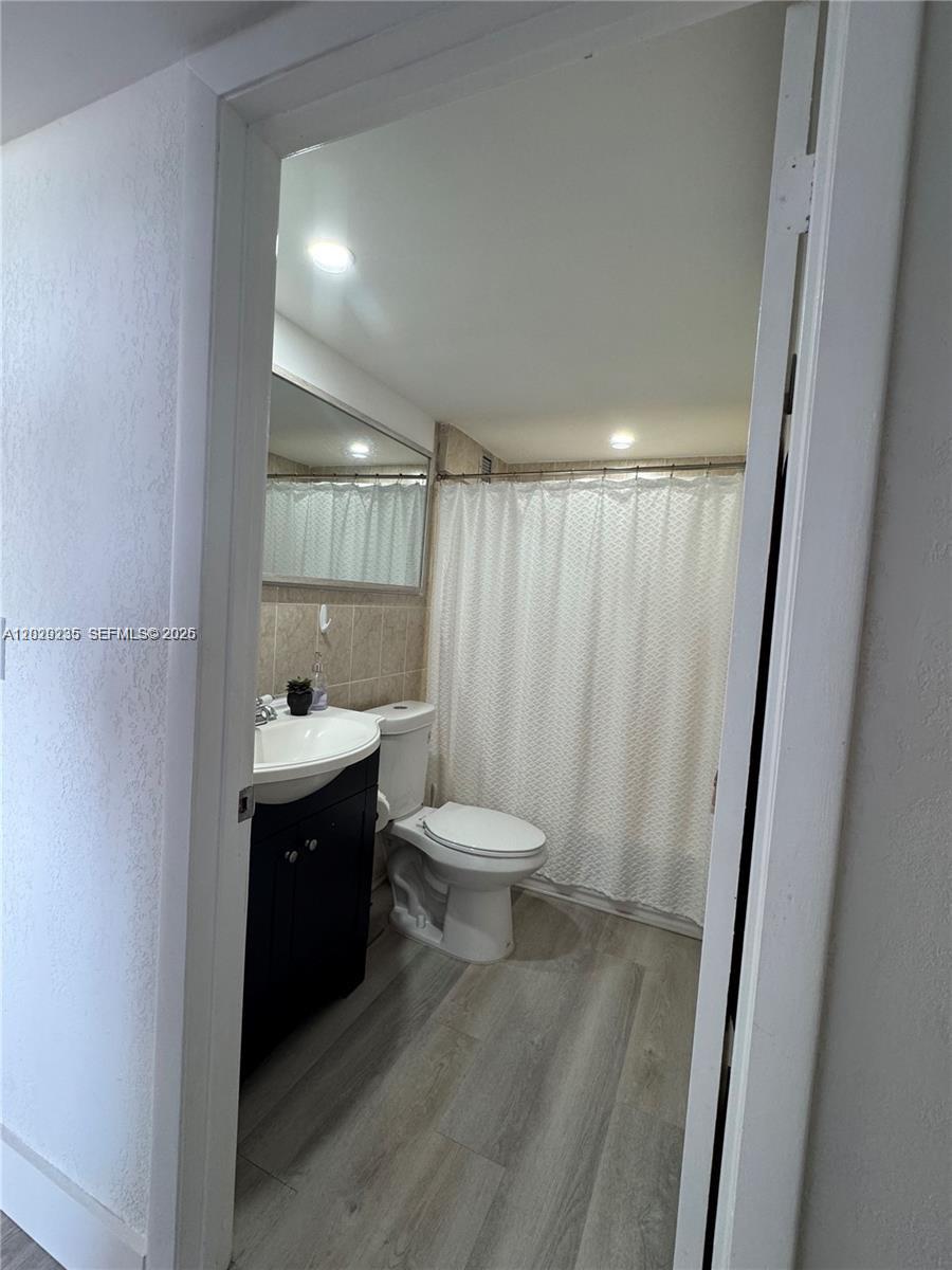 2000 NE 135th St #609, North Miami FL 33181
