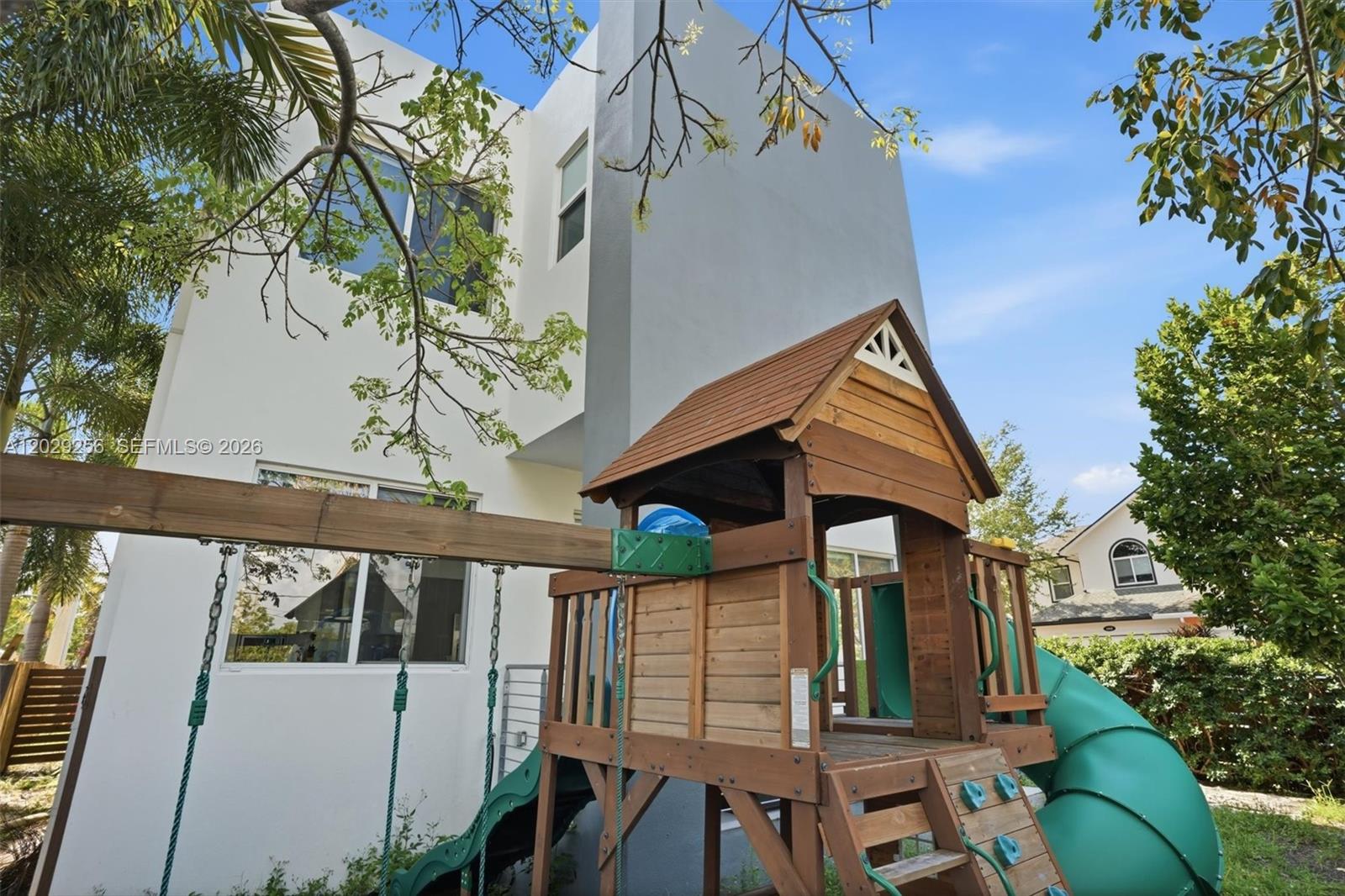 1417 NE 17th St, Fort Lauderdale FL 33305