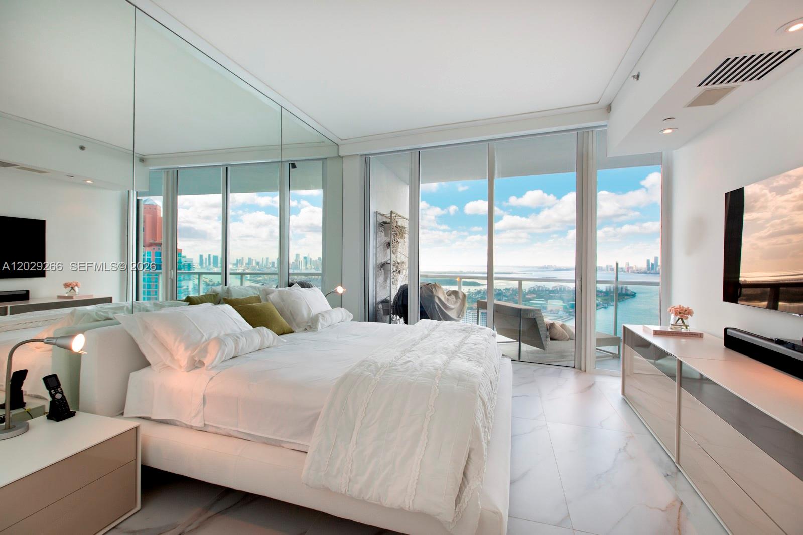 100 S Pointe Dr #3701, Miami Beach FL 33139