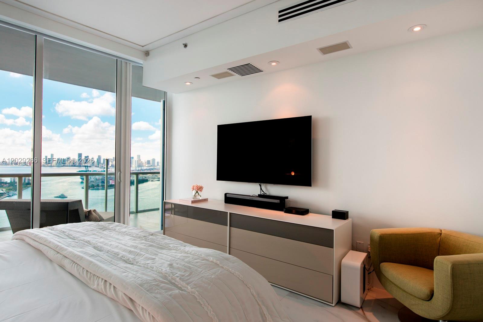 100 S Pointe Dr #3701, Miami Beach FL 33139