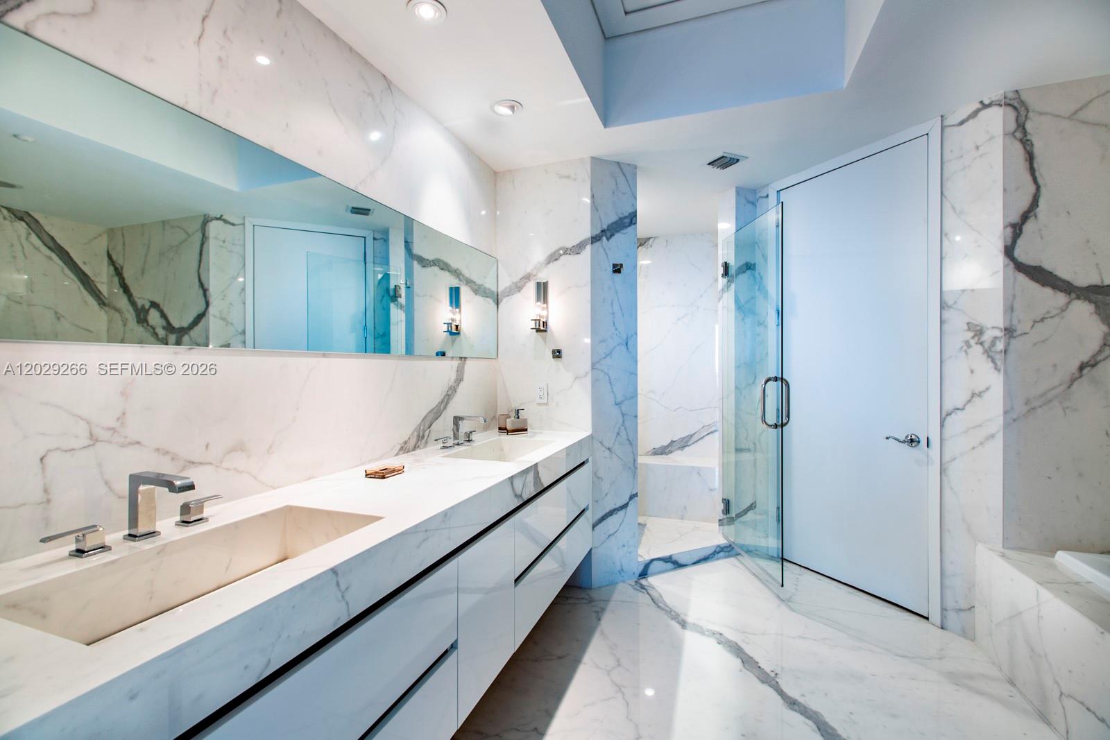 100 S Pointe Dr #3701, Miami Beach FL 33139
