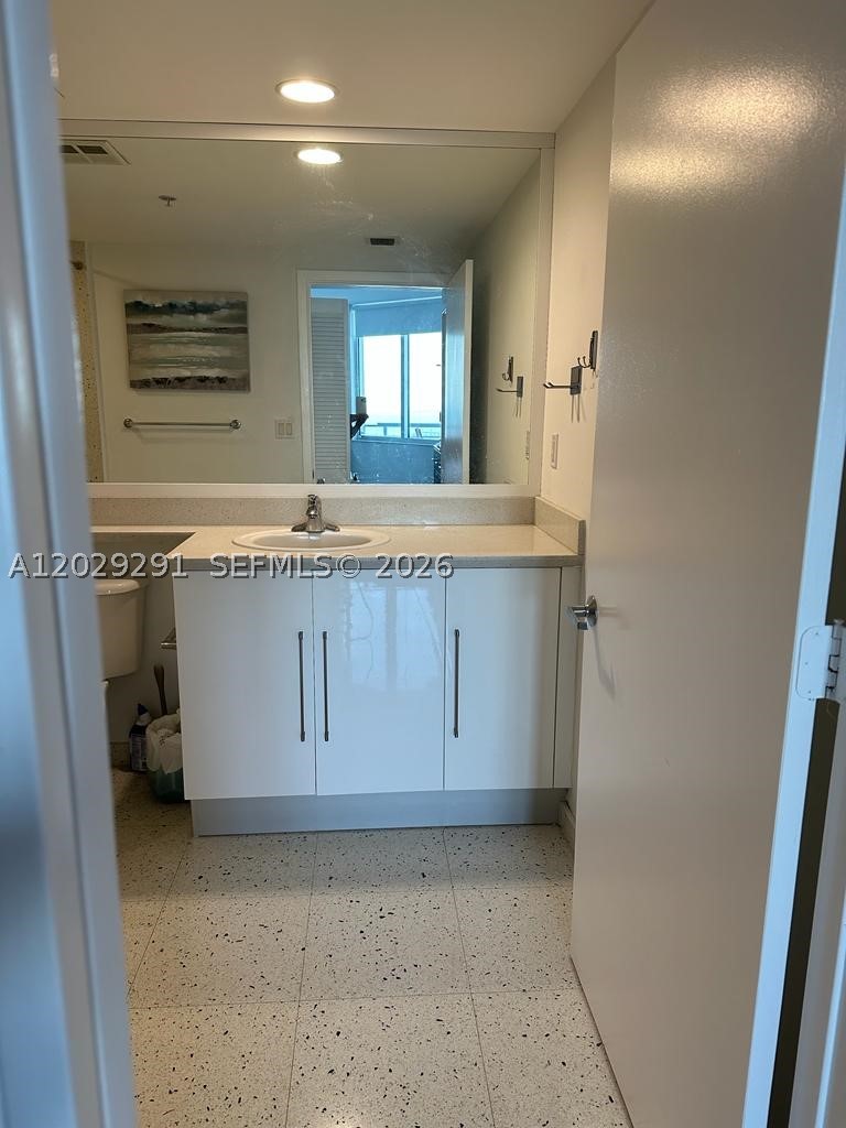 325 S Biscayne Blvd #4119, Miami FL 33131