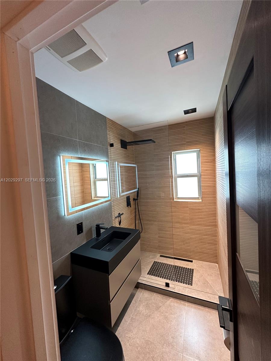 657 NE 92nd St #4E, Miami Shores FL 33138