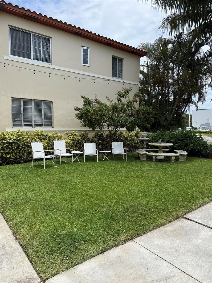 657 NE 92nd St #4E, Miami Shores FL 33138