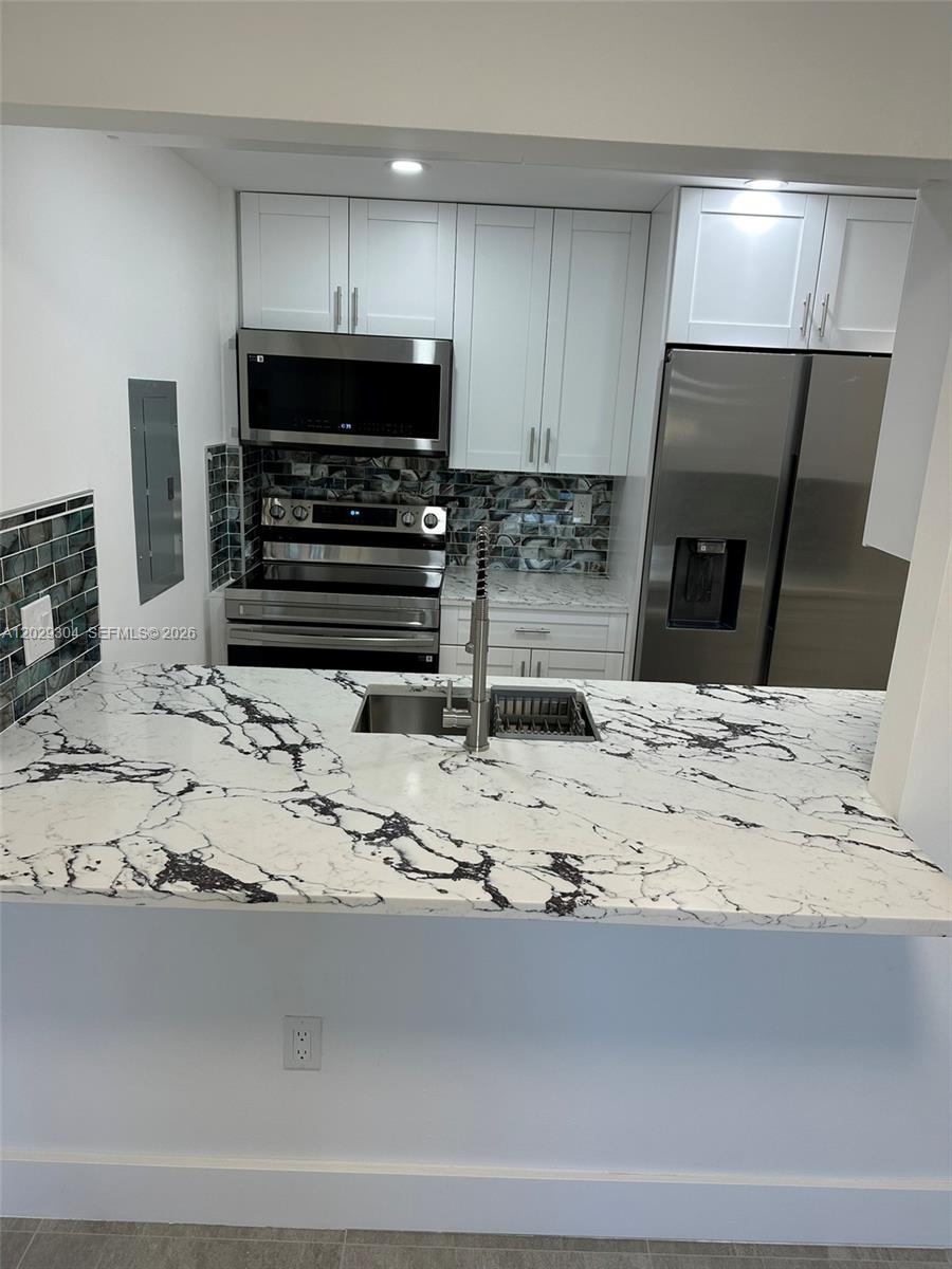 5280 NW 7th St #306, Miami FL 33126