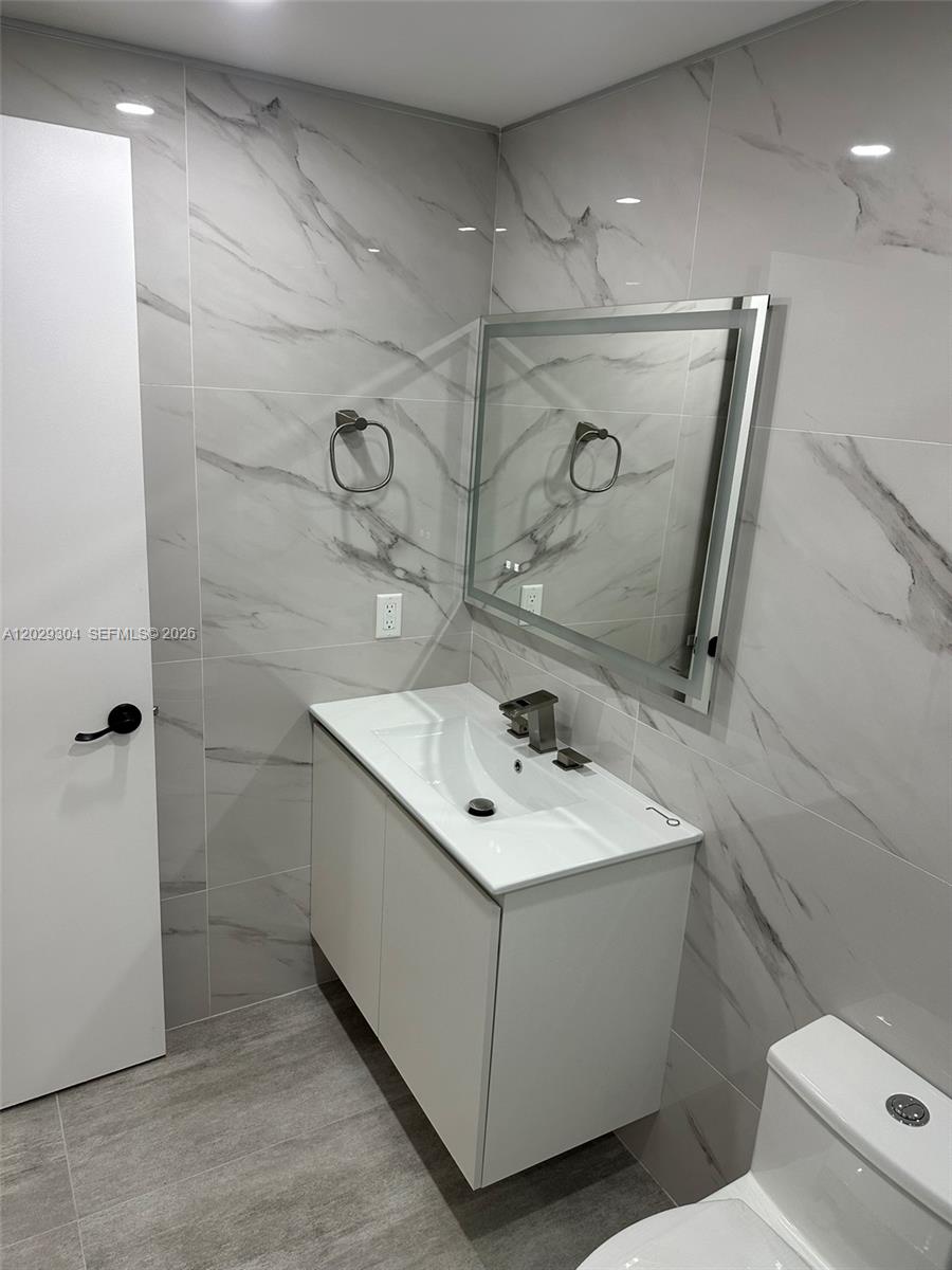 5280 NW 7th St #306, Miami FL 33126