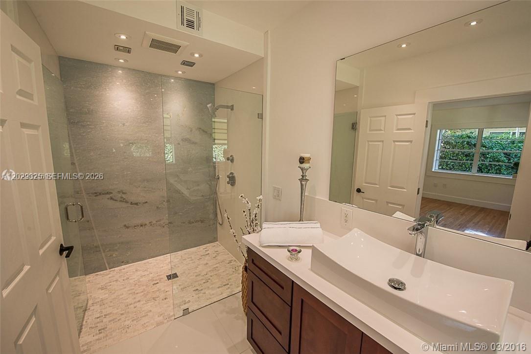 931 Placetas Ave, Coral Gables FL 33146