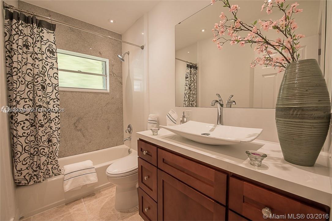 931 Placetas Ave, Coral Gables FL 33146