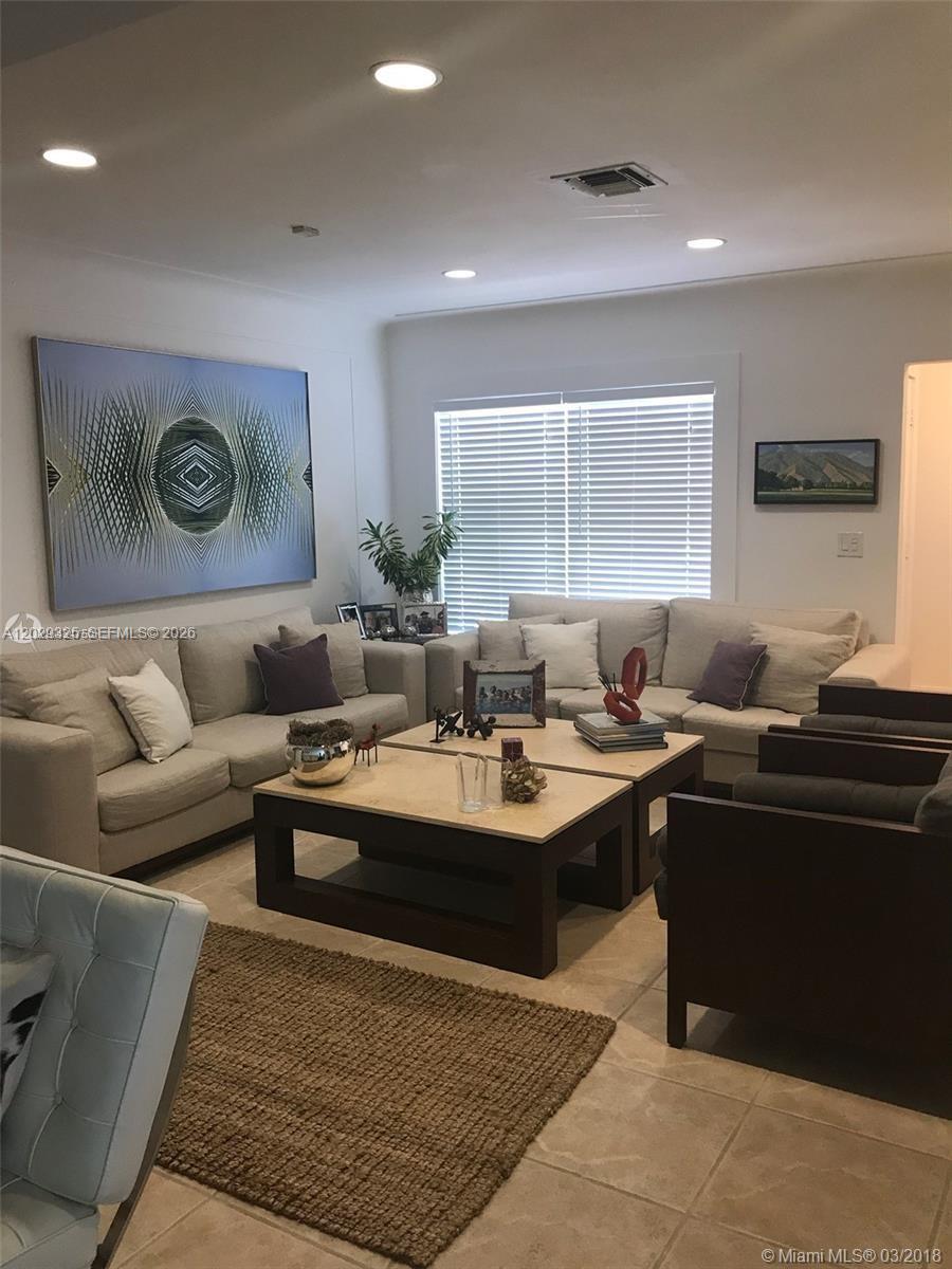 931 Placetas Ave, Coral Gables FL 33146