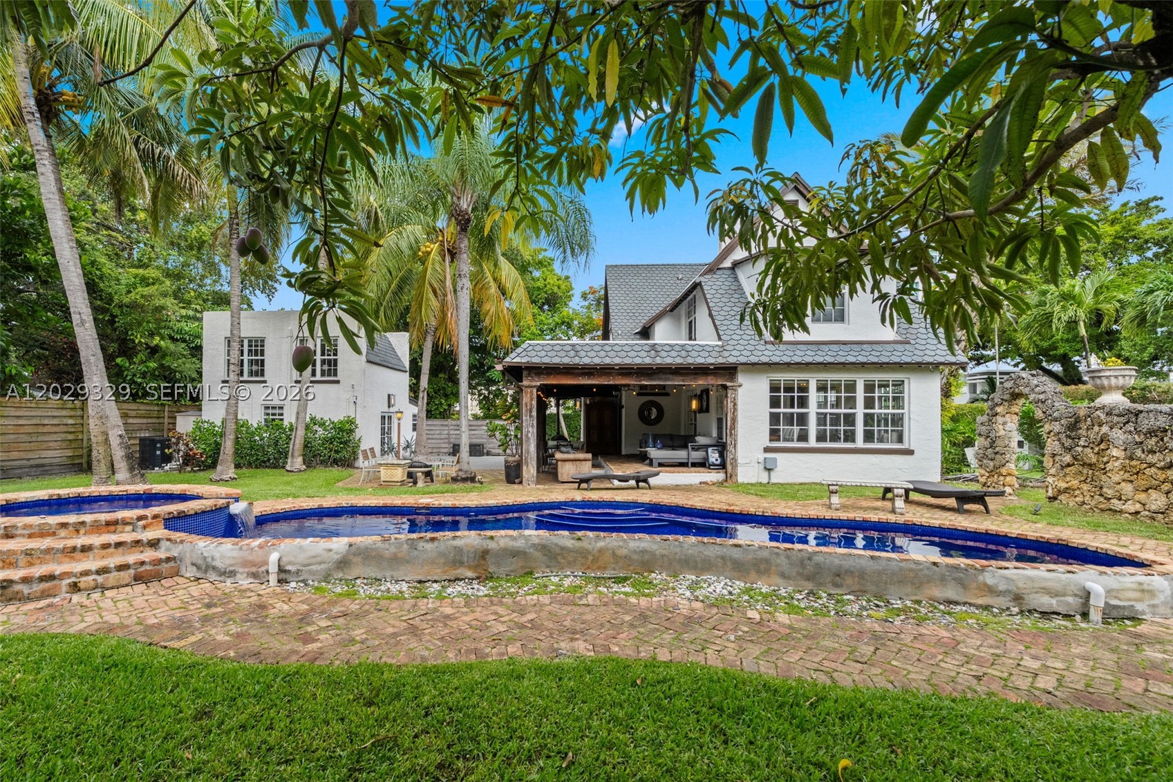 646 NE 81st St, Miami FL 33138