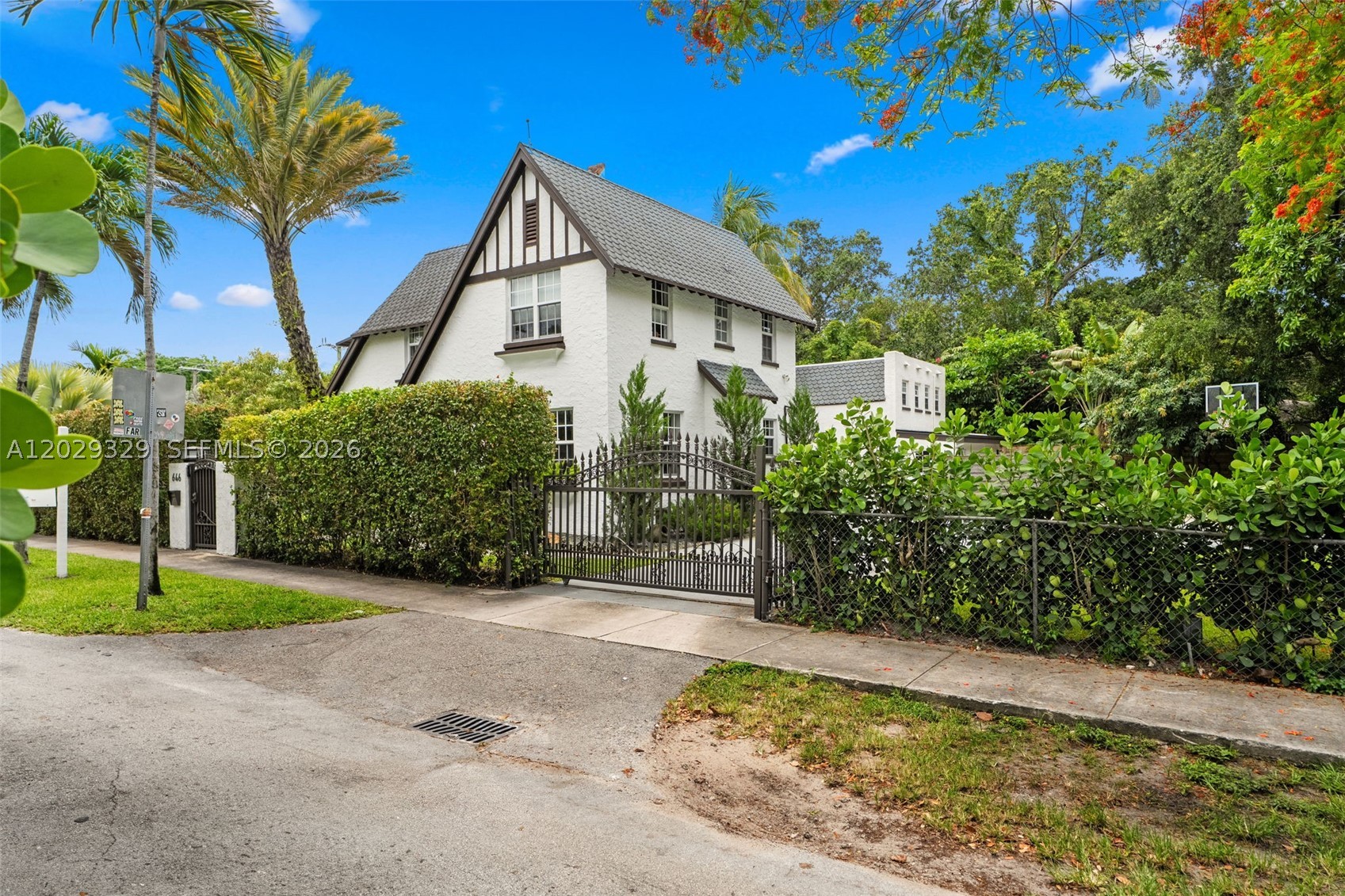 646 NE 81st St, Miami FL 33138