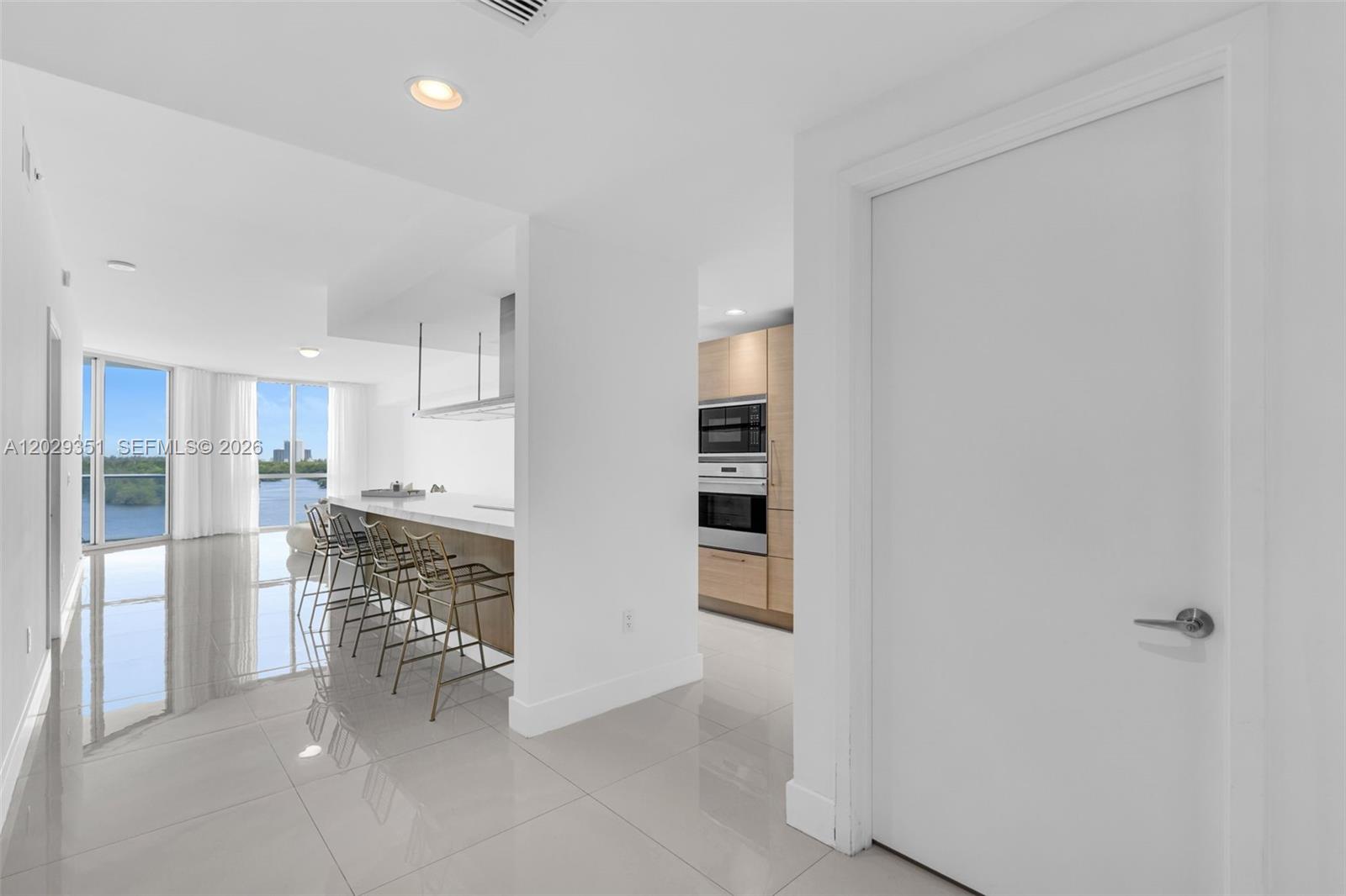 17111 BISCAYNE BL #506, North Miami Beach FL 33160