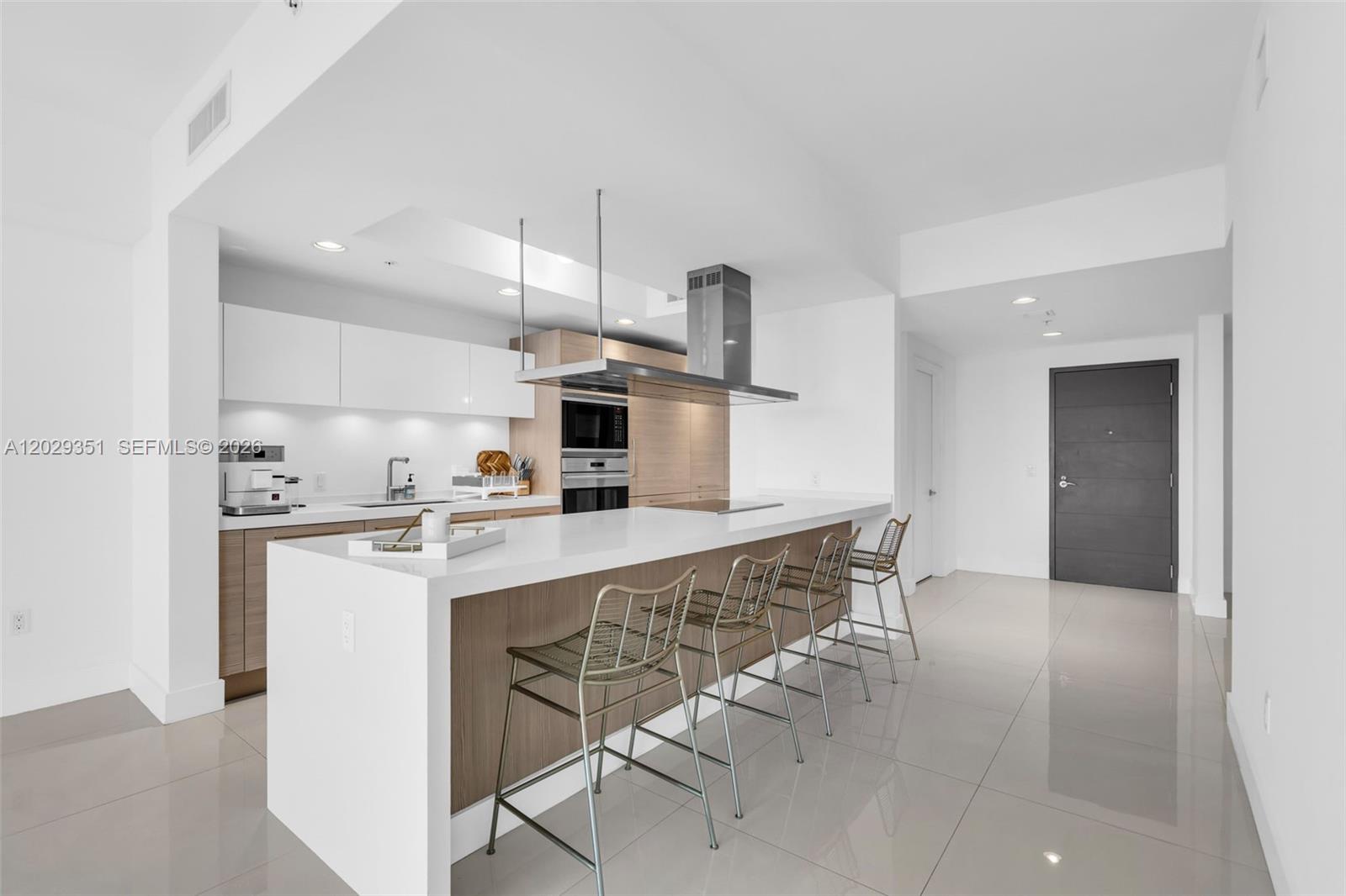 17111 BISCAYNE BL #506, North Miami Beach FL 33160