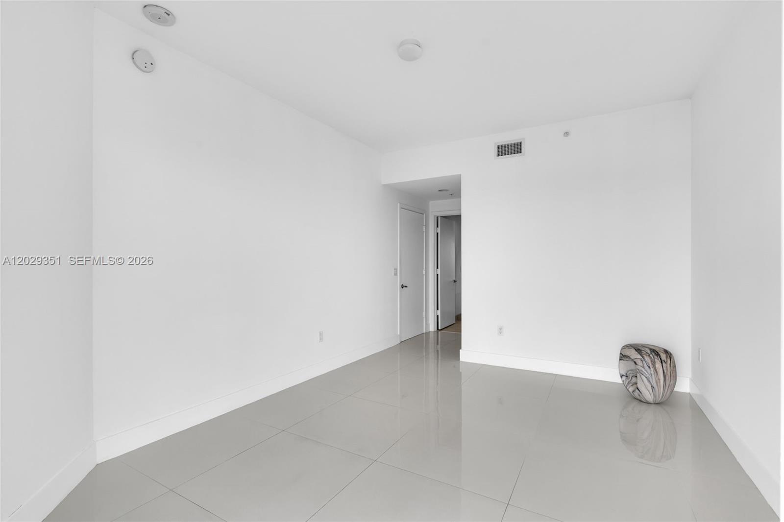 17111 BISCAYNE BL #506, North Miami Beach FL 33160