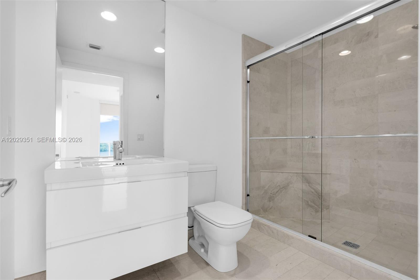 17111 BISCAYNE BL #506, North Miami Beach FL 33160