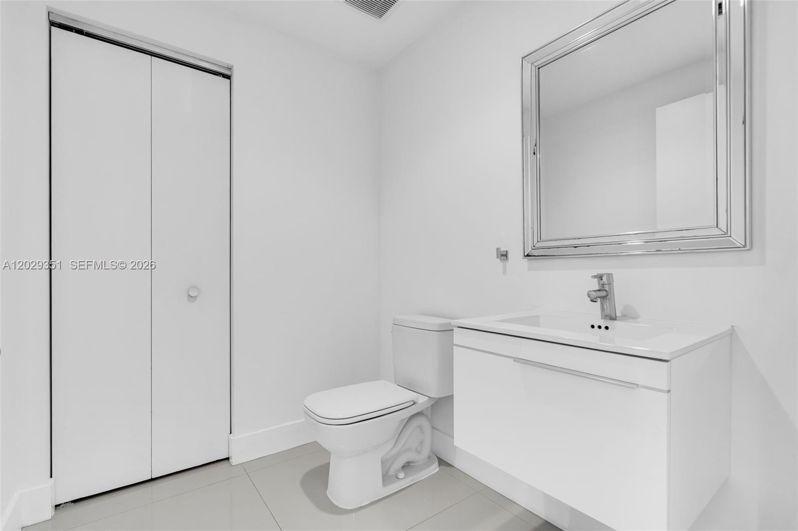 17111 BISCAYNE BL #506, North Miami Beach FL 33160