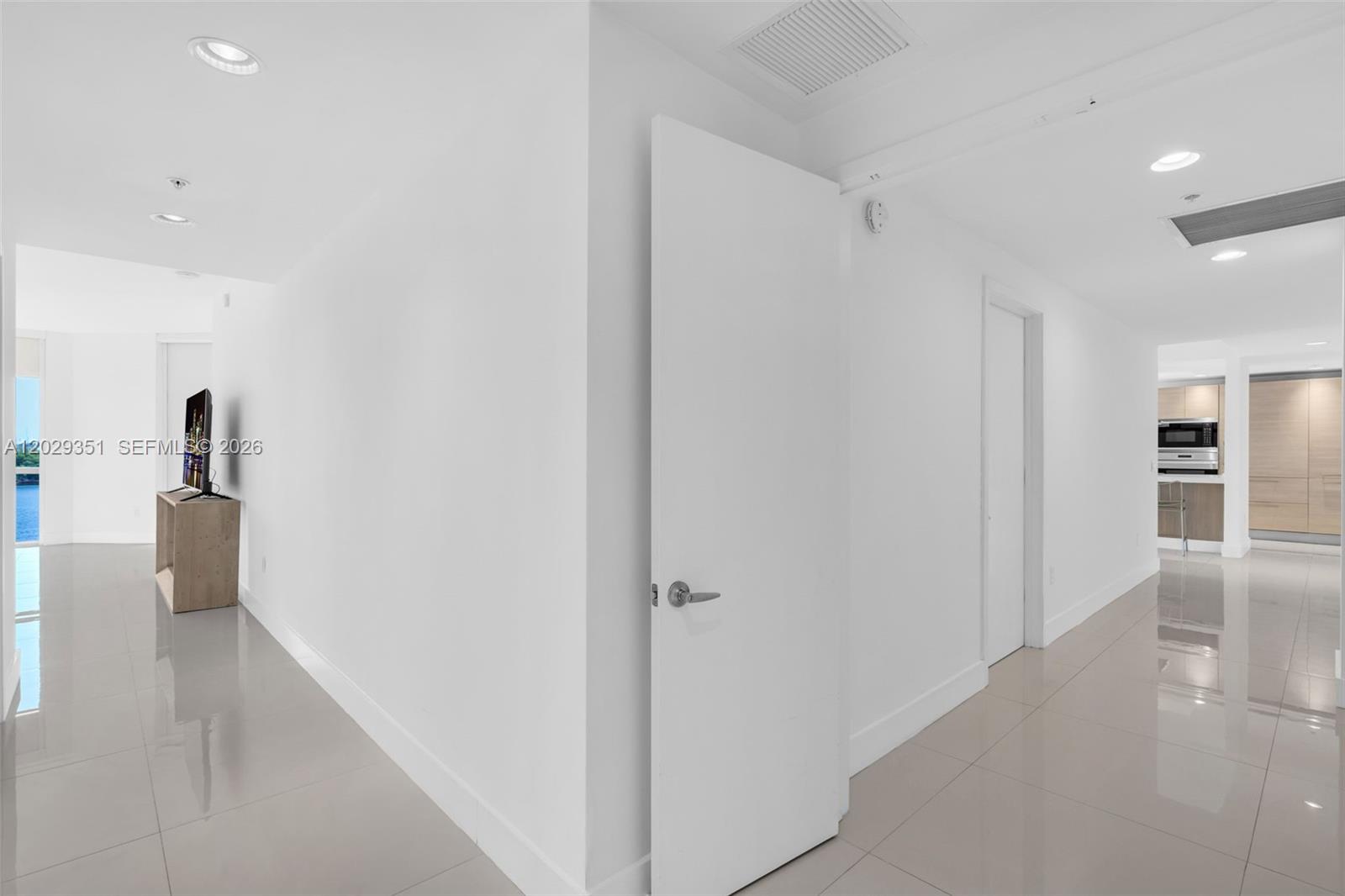 17111 BISCAYNE BL #506, North Miami Beach FL 33160