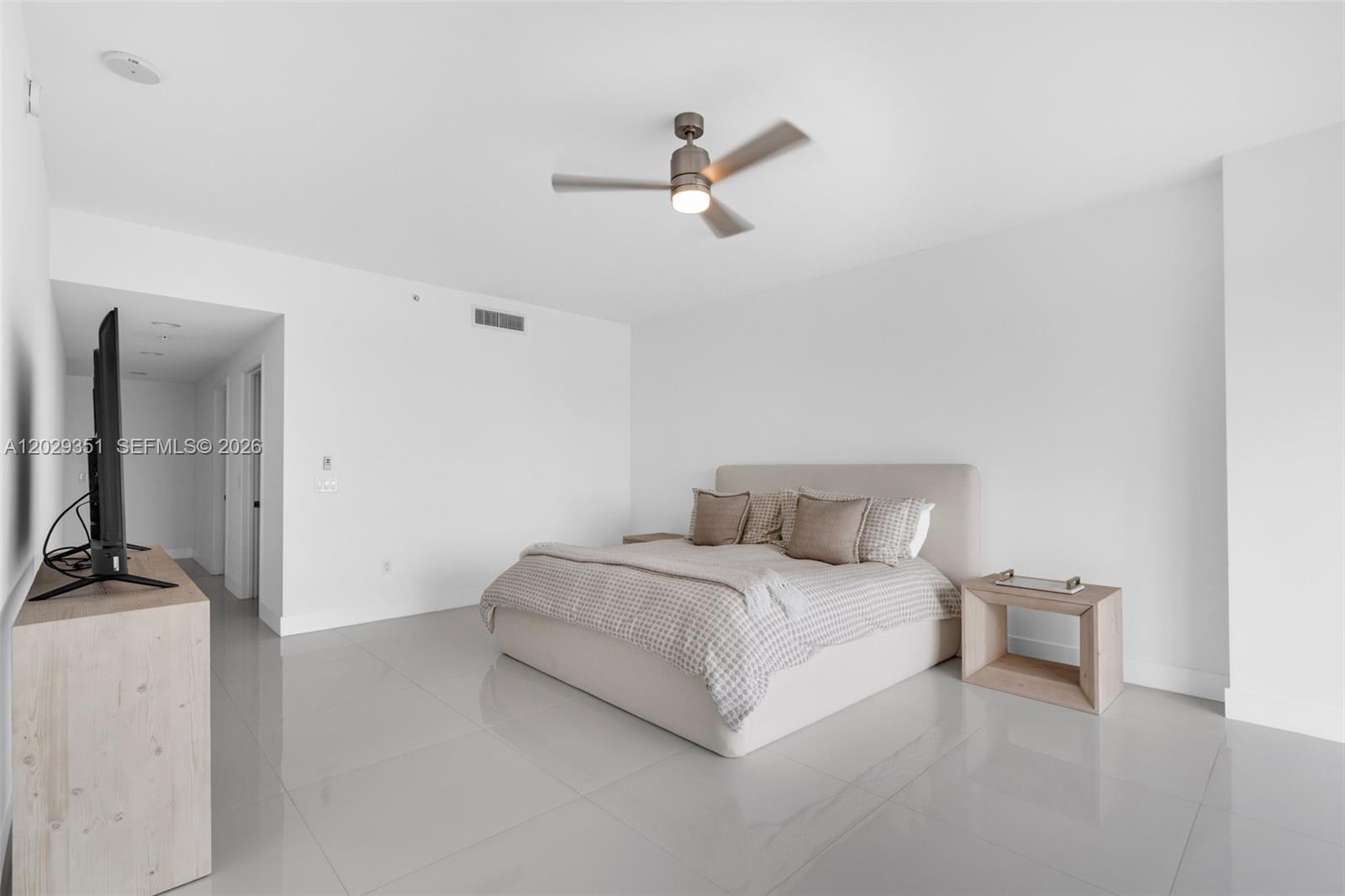 17111 BISCAYNE BL #506, North Miami Beach FL 33160