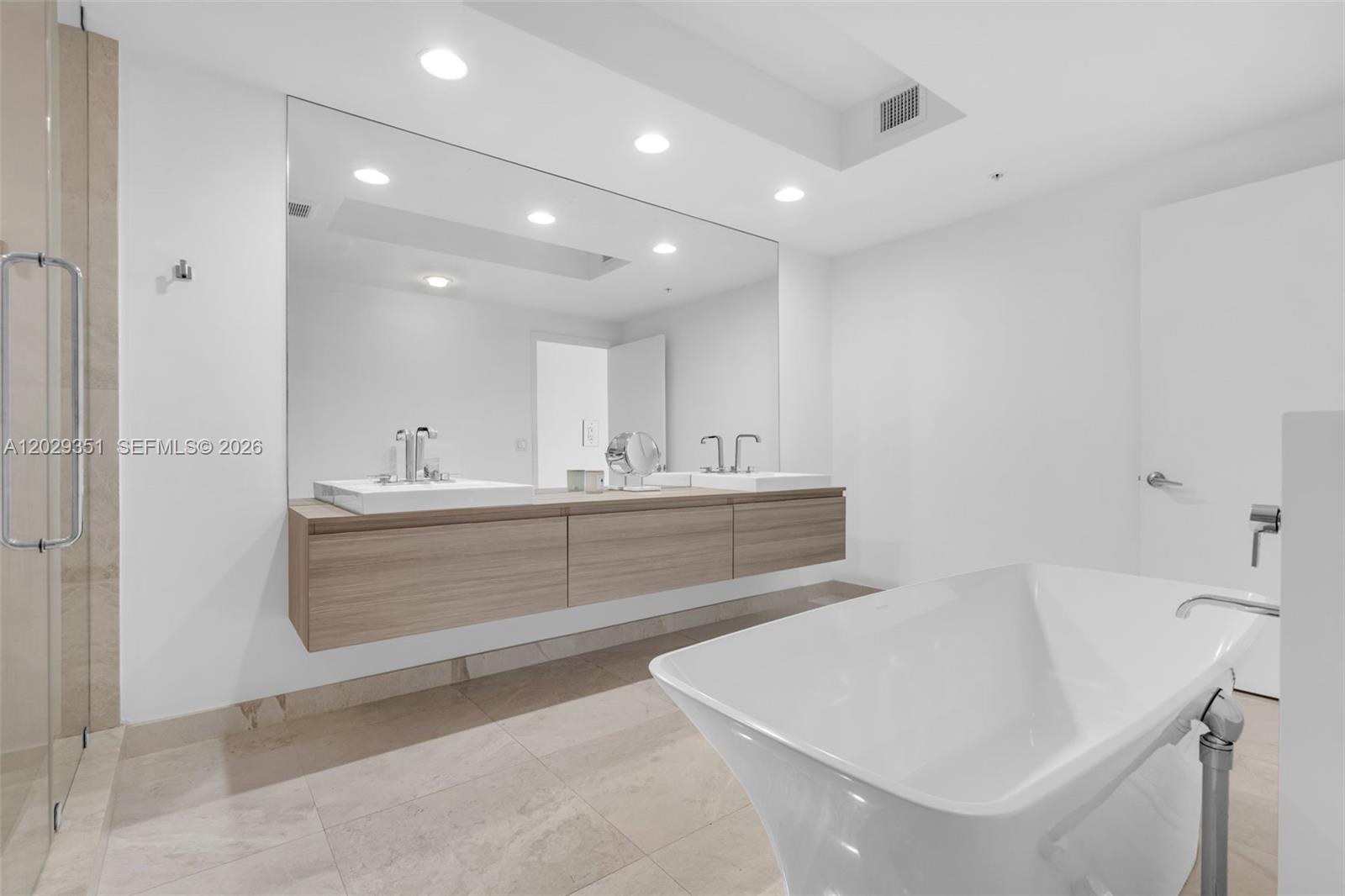 17111 BISCAYNE BL #506, North Miami Beach FL 33160