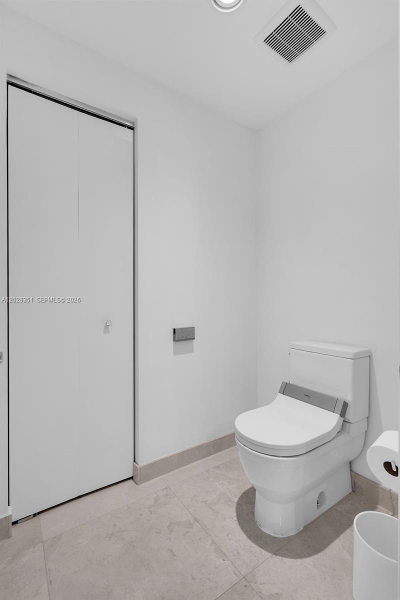 17111 BISCAYNE BL #506, North Miami Beach FL 33160