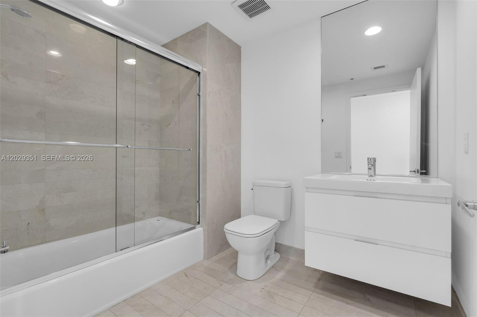 17111 BISCAYNE BL #506, North Miami Beach FL 33160