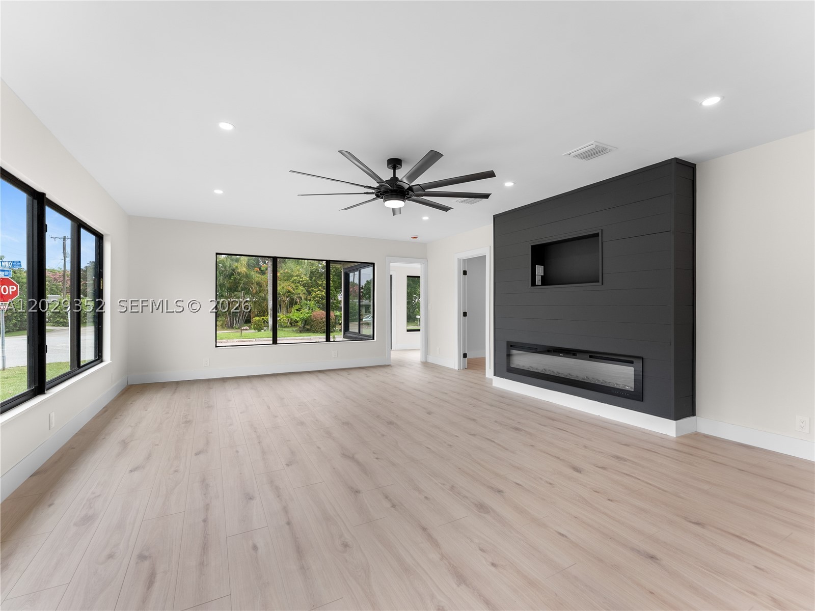 801 S Palmway, Lake Worth FL 33460