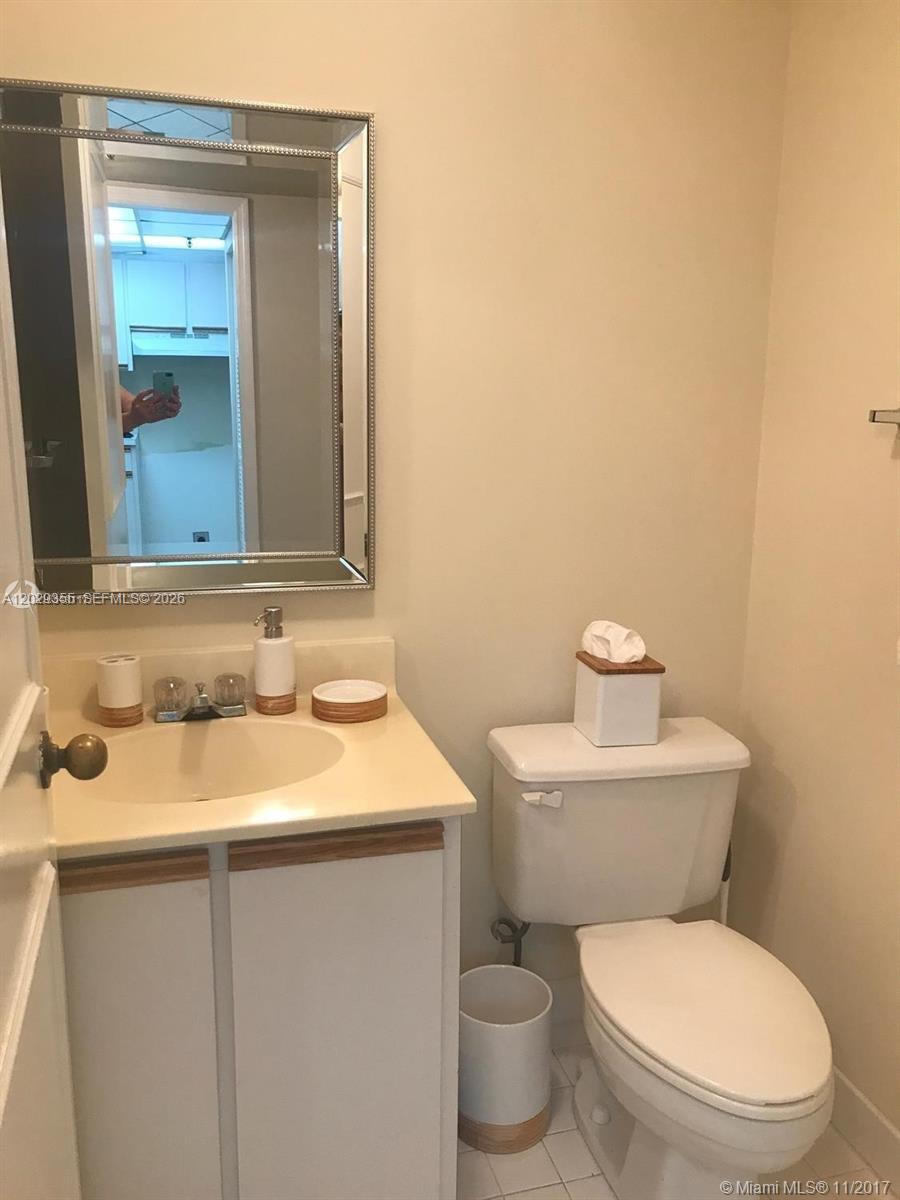 540 Brickell Key Dr #1122, Miami FL 33131