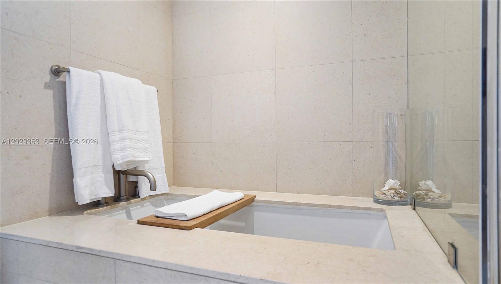 6801 Collins Ave #315, Miami Beach FL 33141