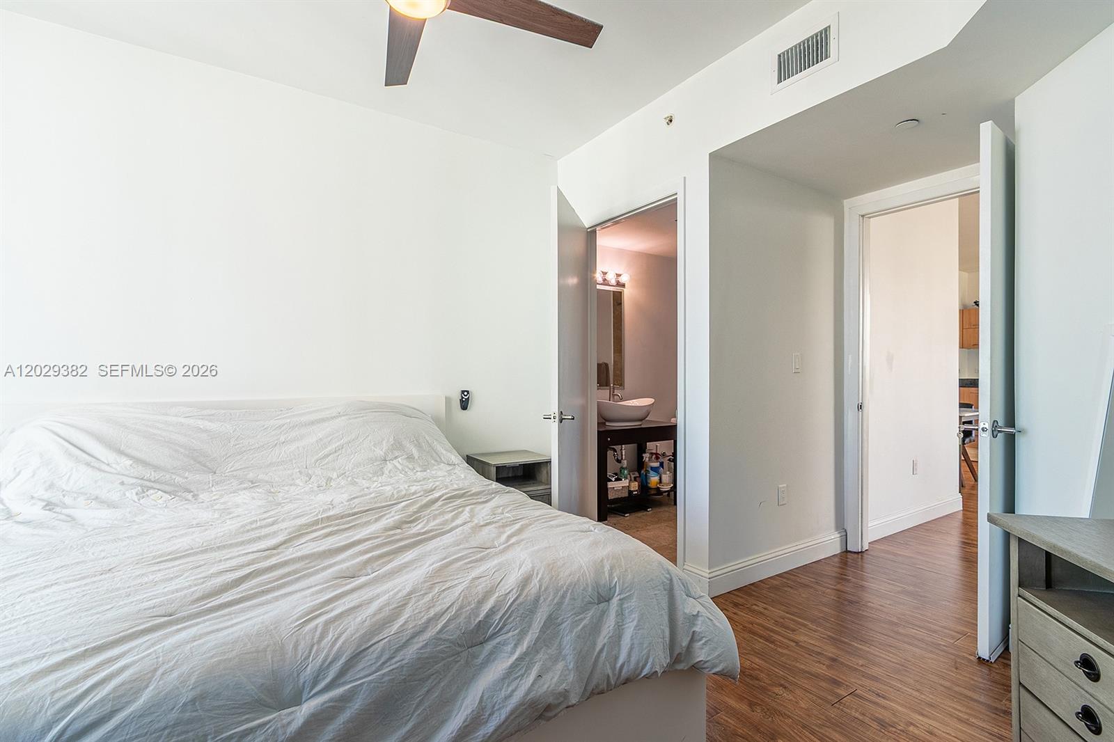 350 S Miami Ave #3914, Miami FL 33130