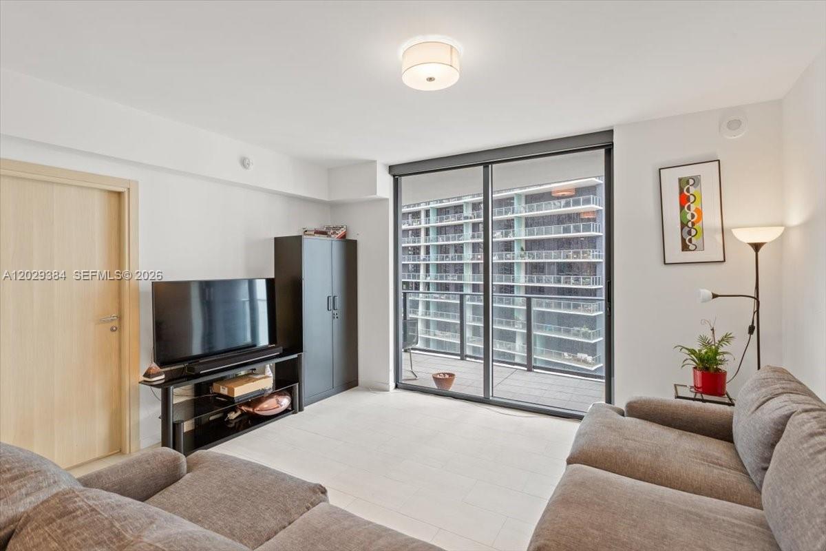 1000 Brickell Plz #3303, Miami FL 33131
