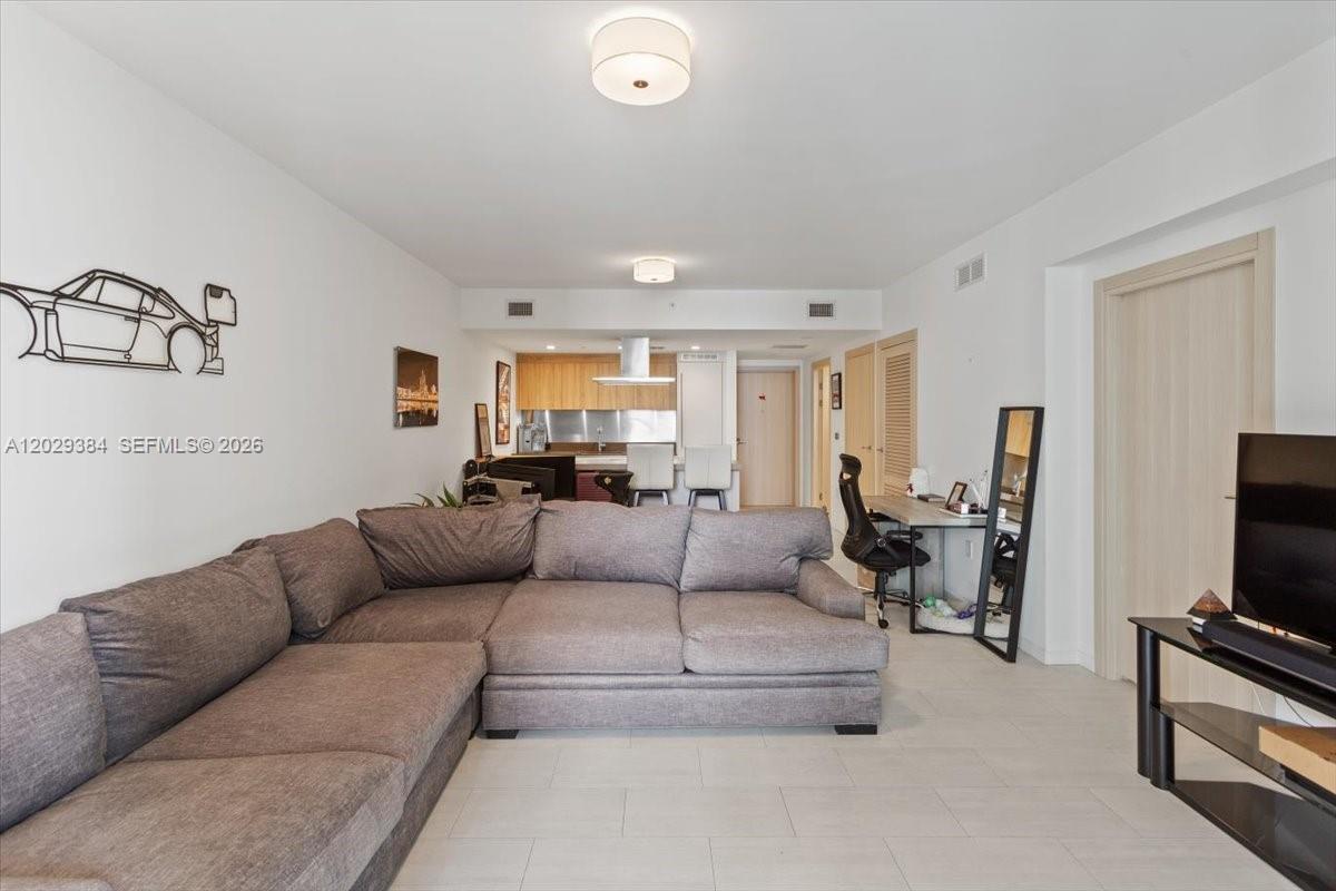 1000 Brickell Plz #3303, Miami FL 33131