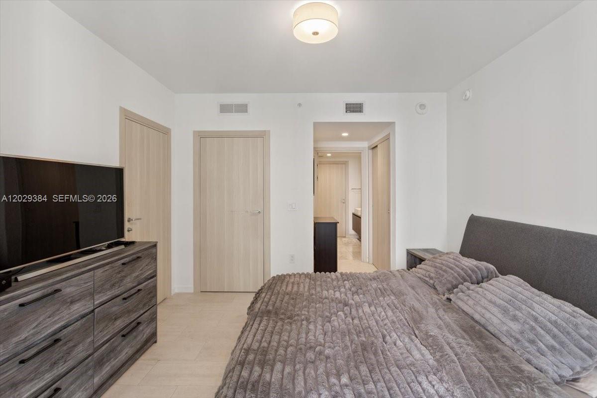 1000 Brickell Plz #3303, Miami FL 33131