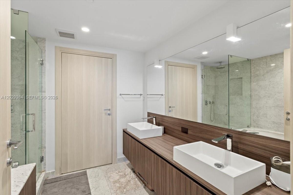 1000 Brickell Plz #3303, Miami FL 33131
