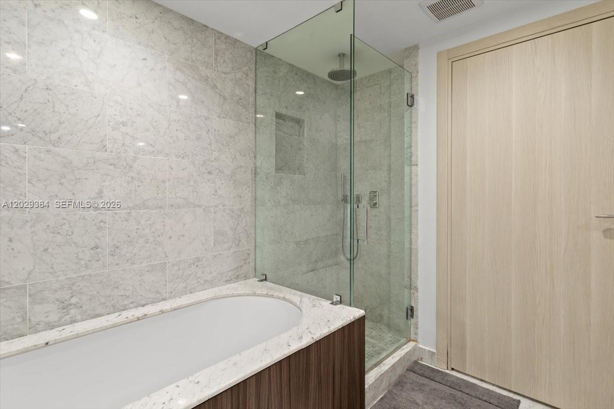 1000 Brickell Plz #3303, Miami FL 33131