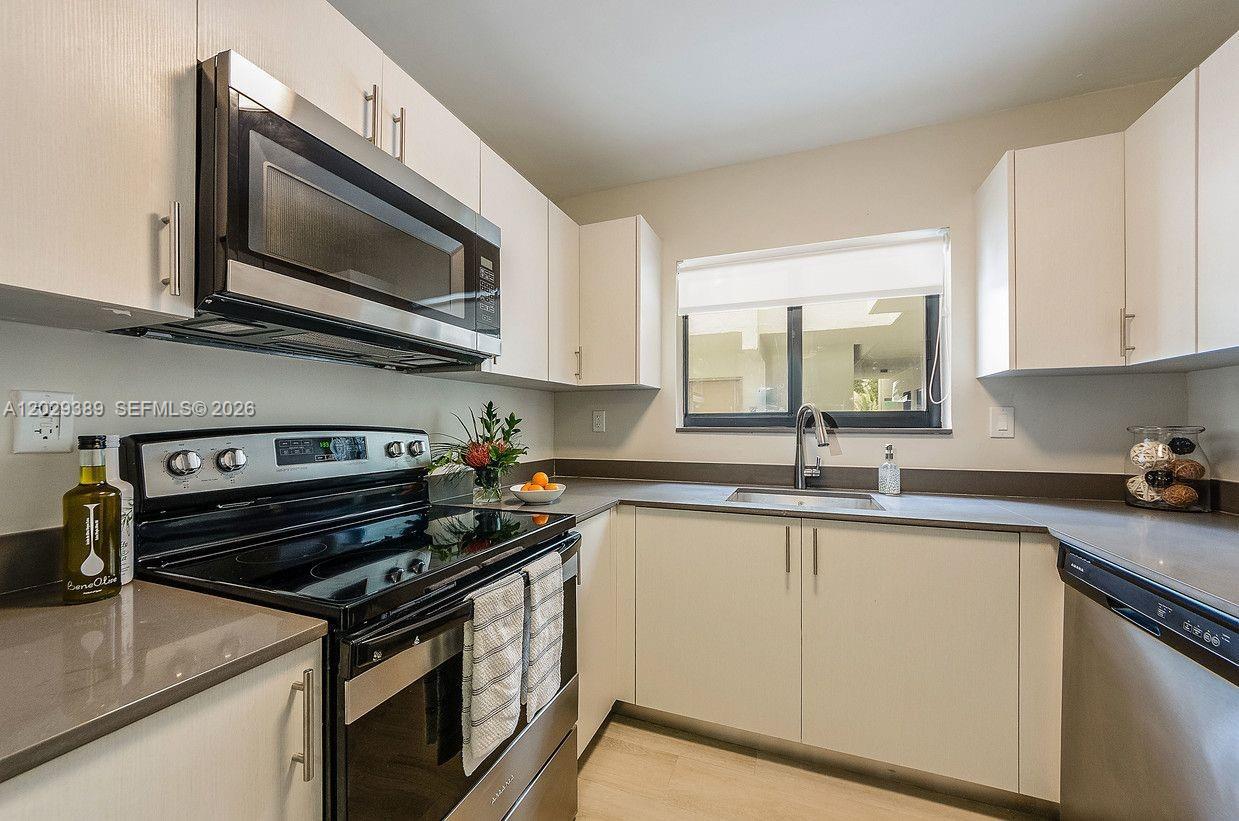800 S Dixie Hwy 106 Hwy #106, Coral Gables FL 33146