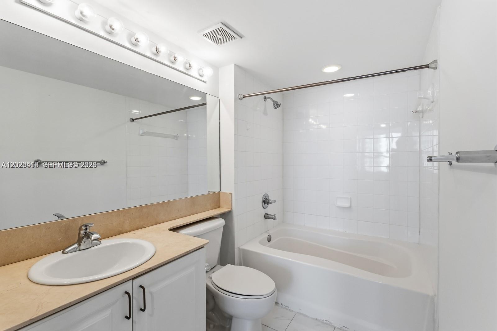 1155 Brickell Bay Dr #1609, Miami FL 33131