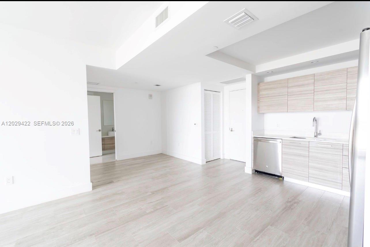 121 NE 34th St #1412, Miami FL 33137