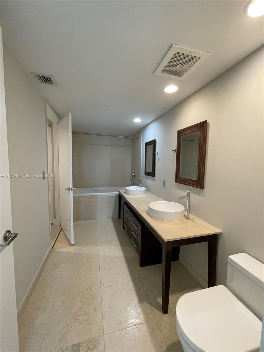 475 Brickell Ave #414, Miami FL 33131