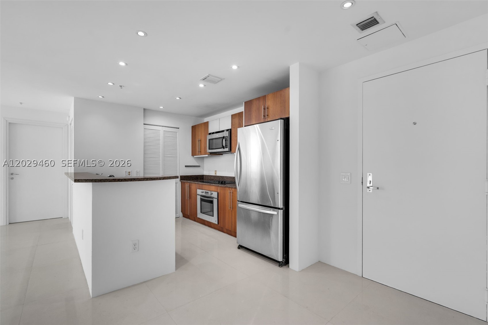 300 S Biscayne Blvd #T-3702, Miami FL 33131