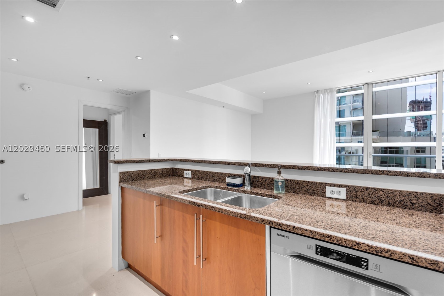300 S Biscayne Blvd #T-3702, Miami FL 33131