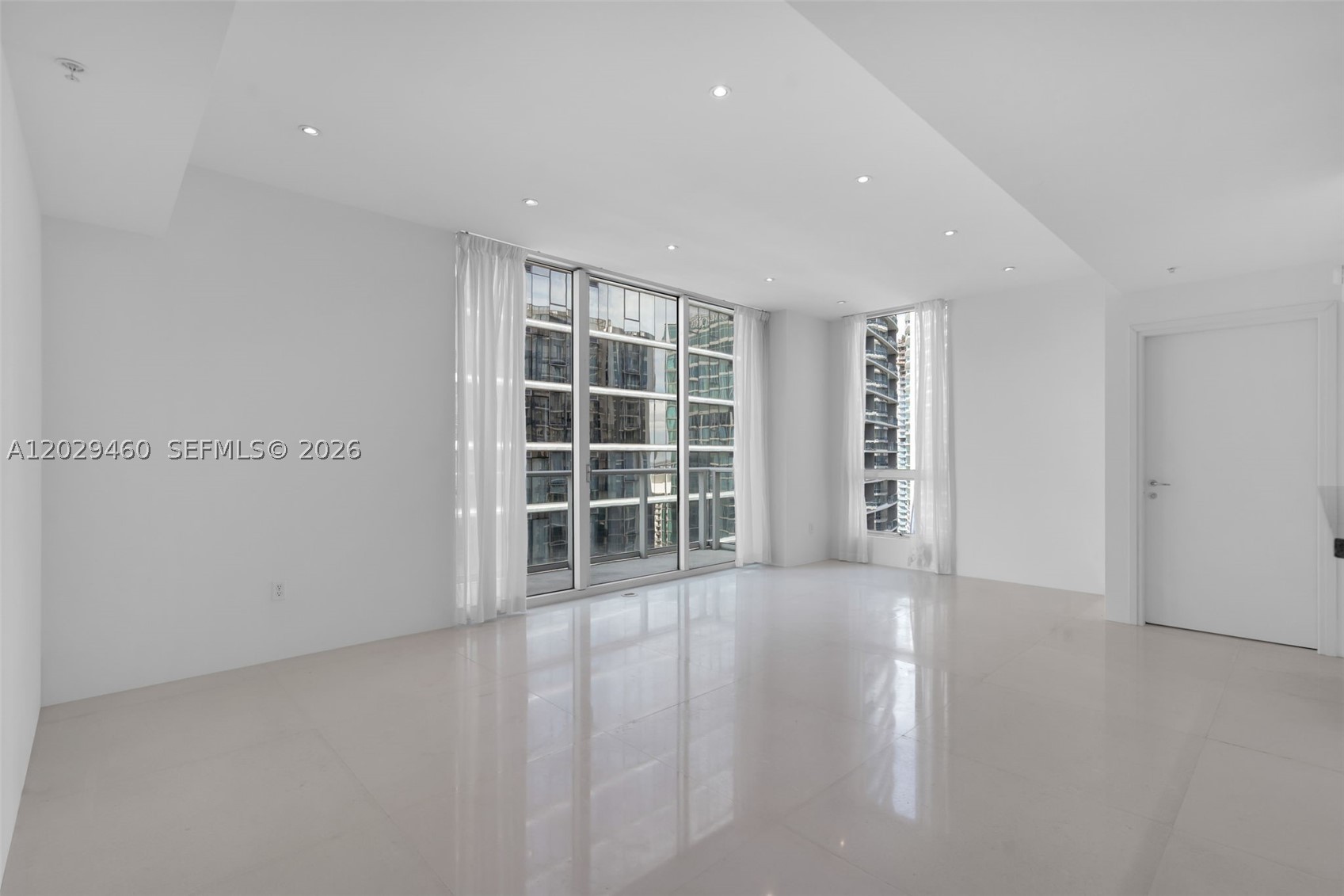 300 S Biscayne Blvd #T-3702, Miami FL 33131