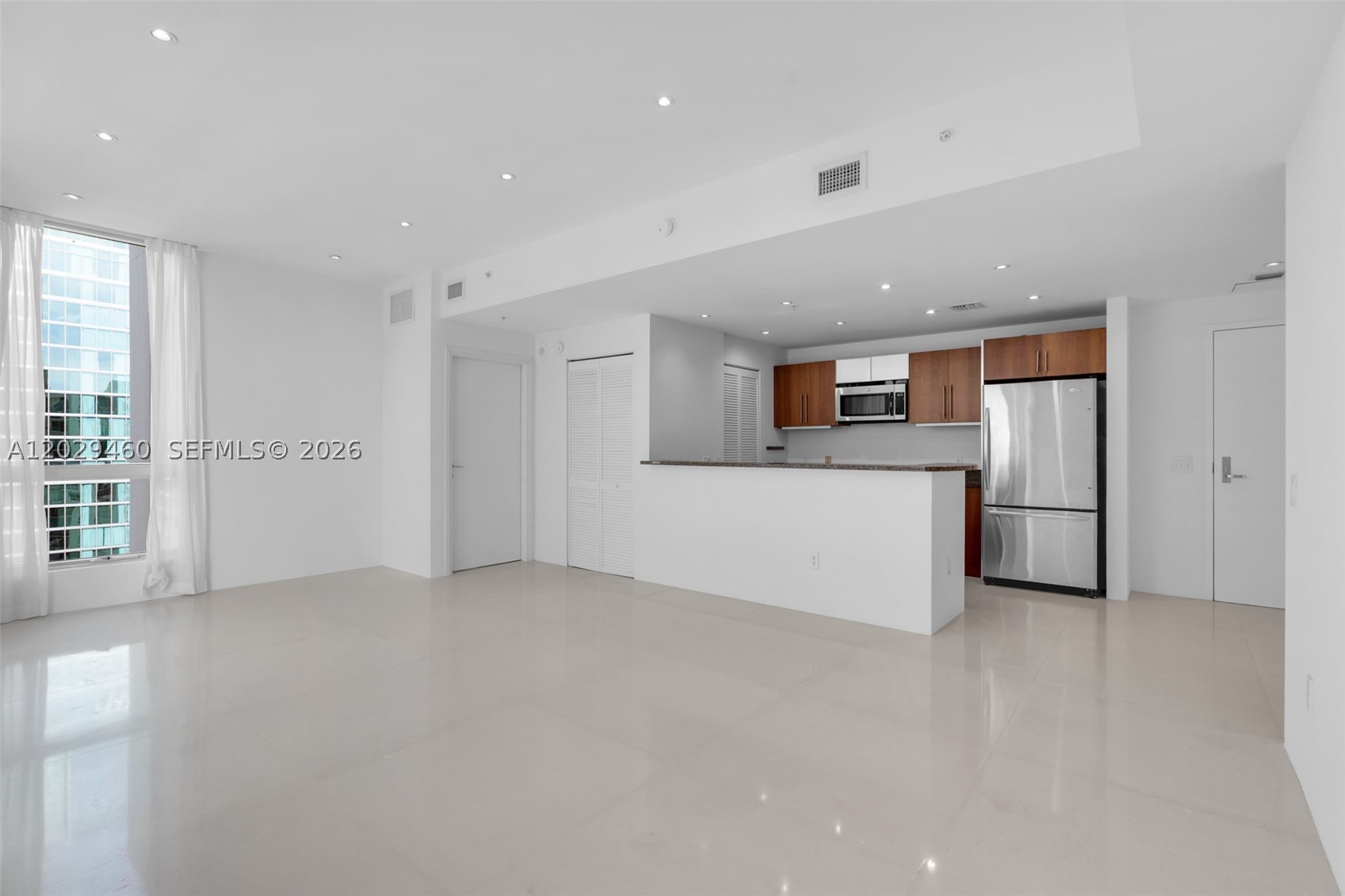 300 S Biscayne Blvd #T-3702, Miami FL 33131