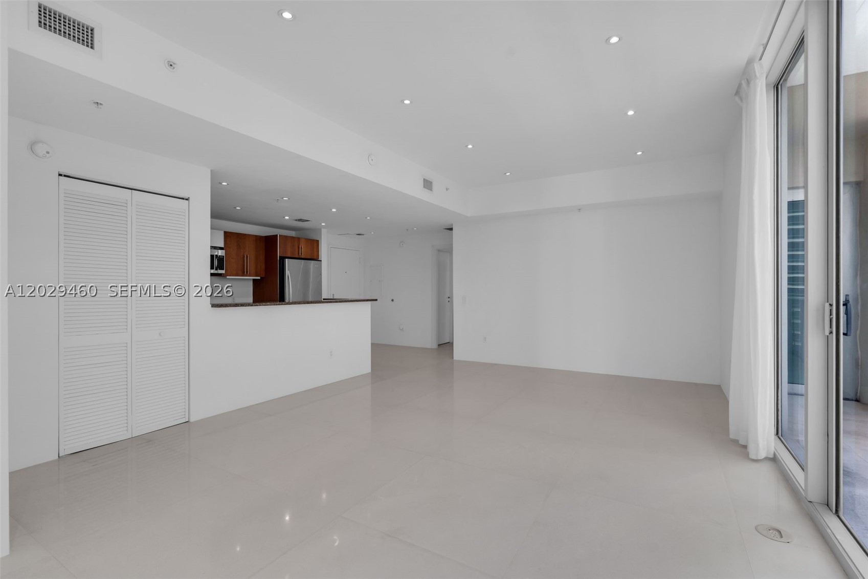 300 S Biscayne Blvd #T-3702, Miami FL 33131