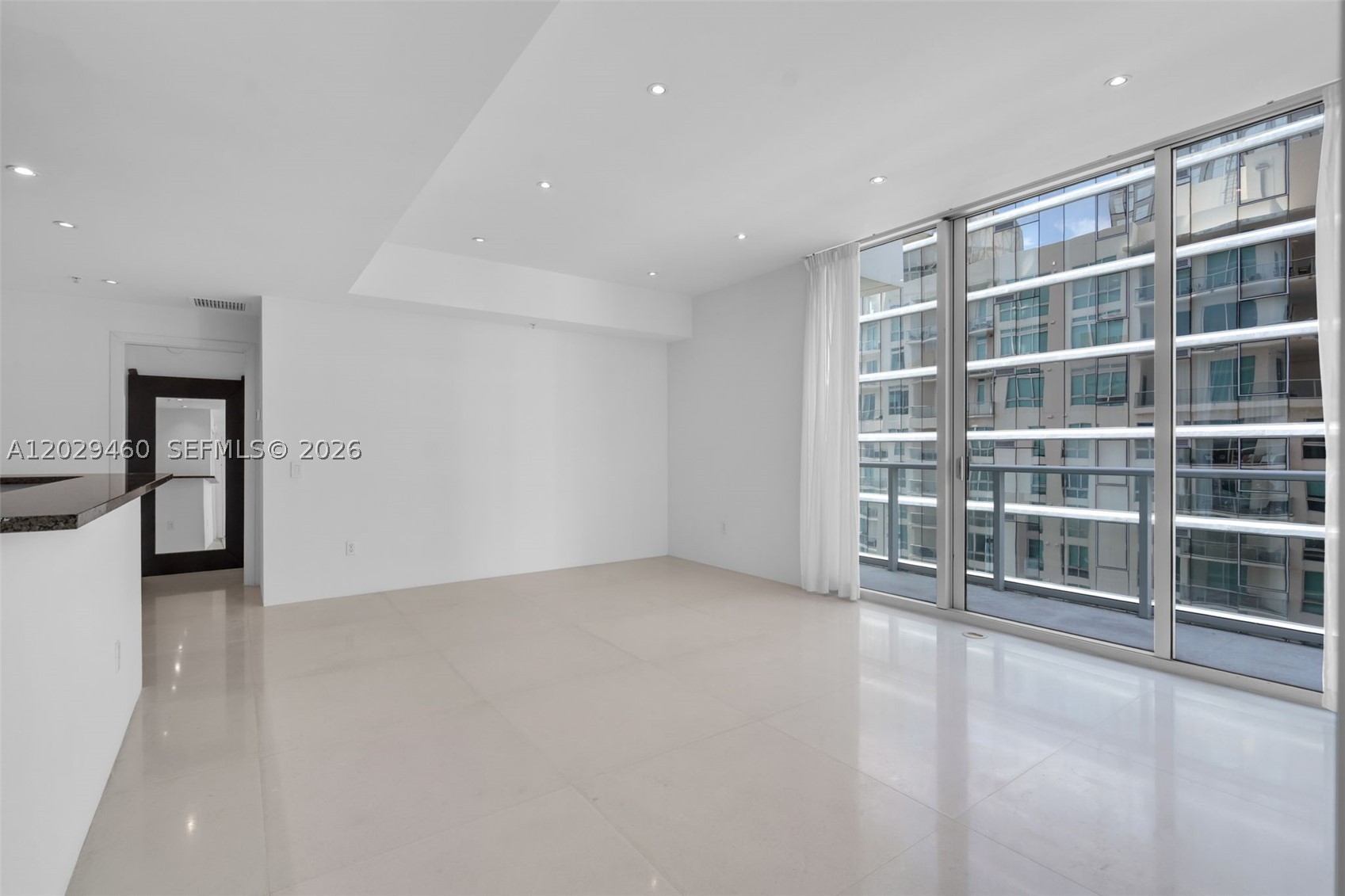 300 S Biscayne Blvd #T-3702, Miami FL 33131