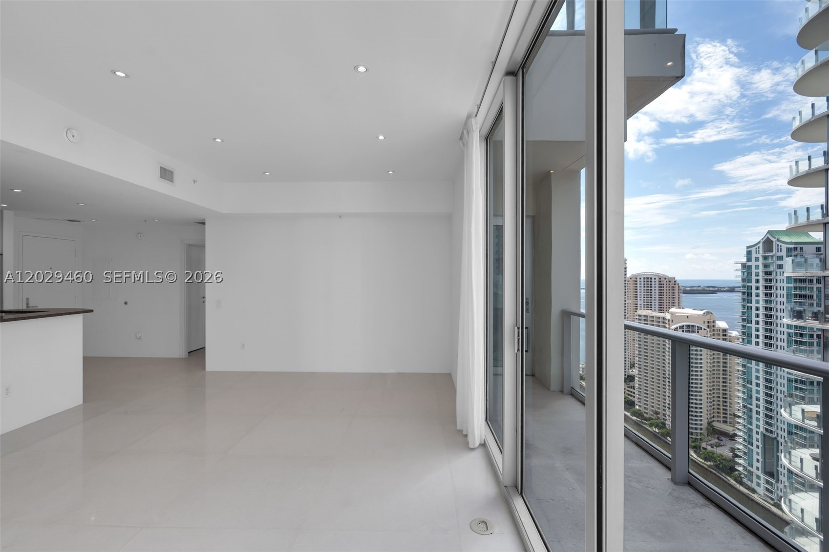 300 S Biscayne Blvd #T-3702, Miami FL 33131