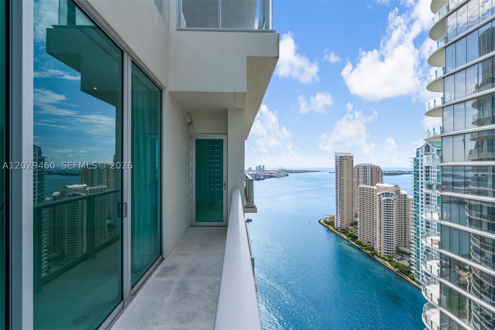 300 S Biscayne Blvd #T-3702, Miami FL 33131